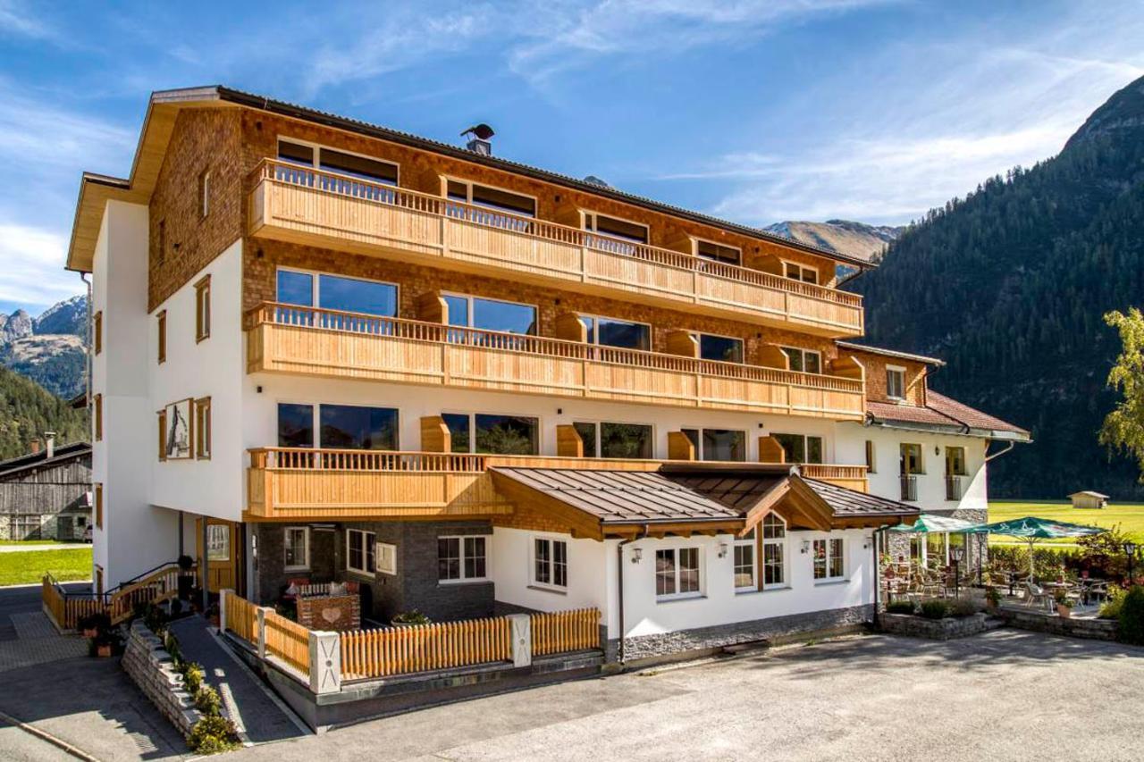 Wohlfuehlhotel Berg Heil Holzgau Eksteriør bilde